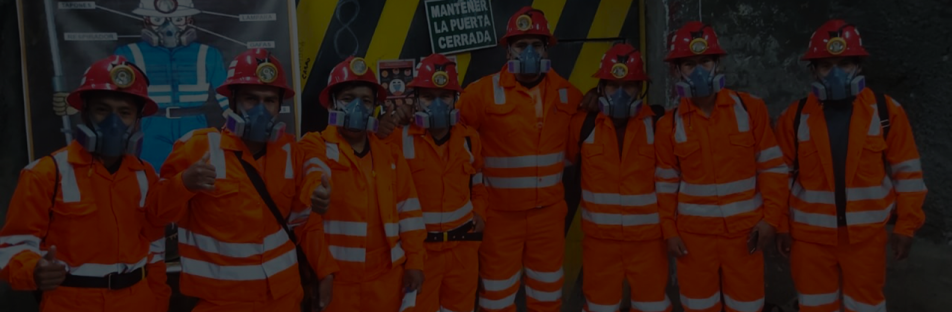 Banner de trabajadores de Comiluz Sac