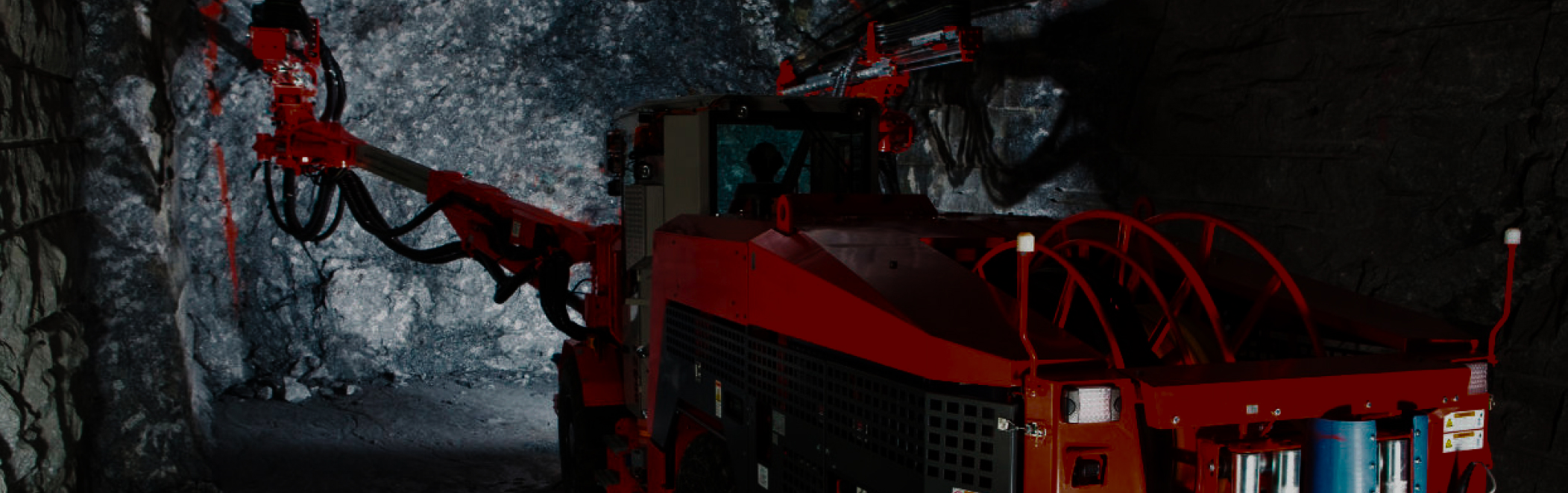 Banner de trabajadores de Comiluz Sac